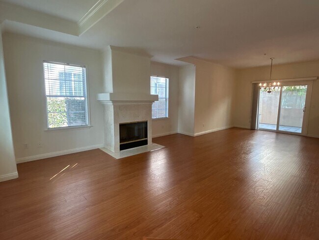 Building Photo - Cozy 2-bedroom Suites Condo in the most de...