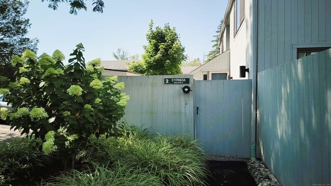 Building Photo - 2 Cypress Ln