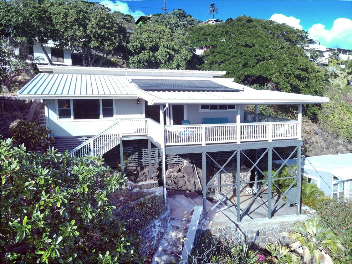 Foto principal - 3 Bedroom/1.5 Bath Home in Kahala w beauti...