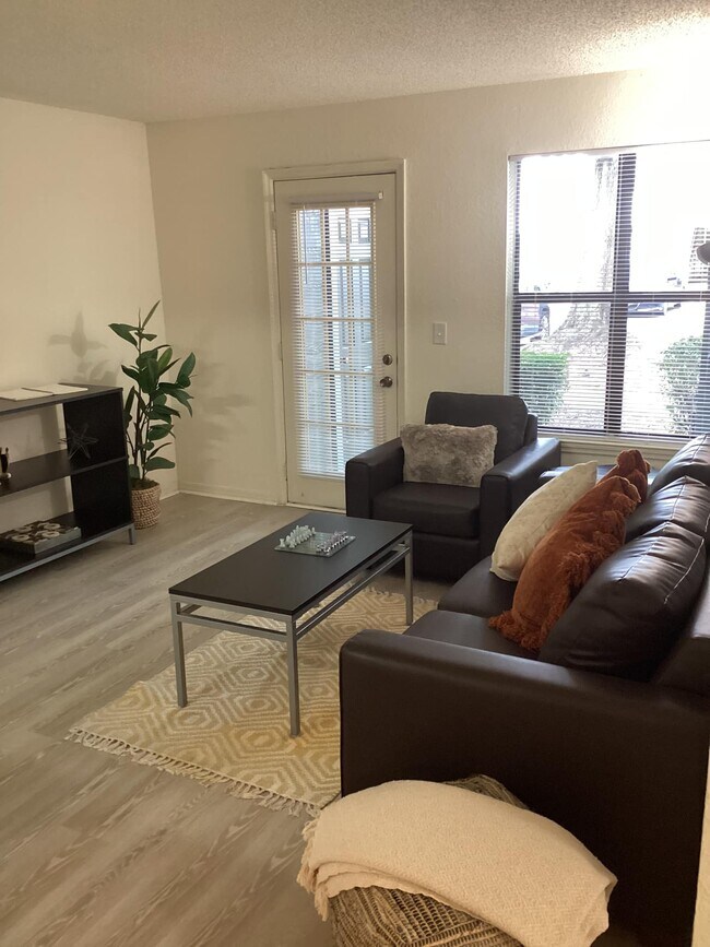Foto del edificio - Forest View Apartments