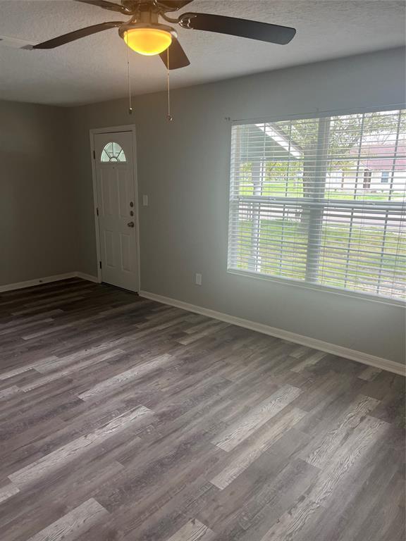 Foto del edificio - 1006 N Valderas St