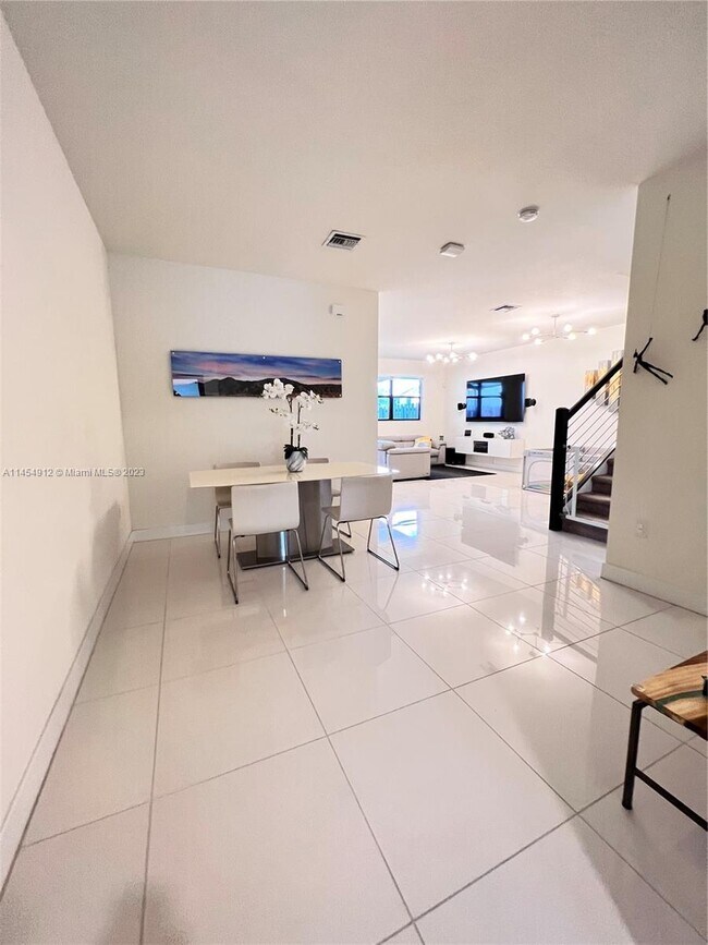 Foto del edificio - 8009 NW 105th Ct