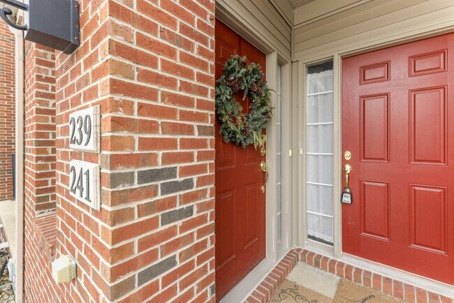 Building Photo - 241 W Oakbrook Dr