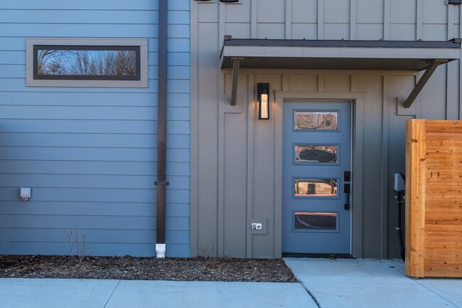 Photo - 303 Park St Townhome