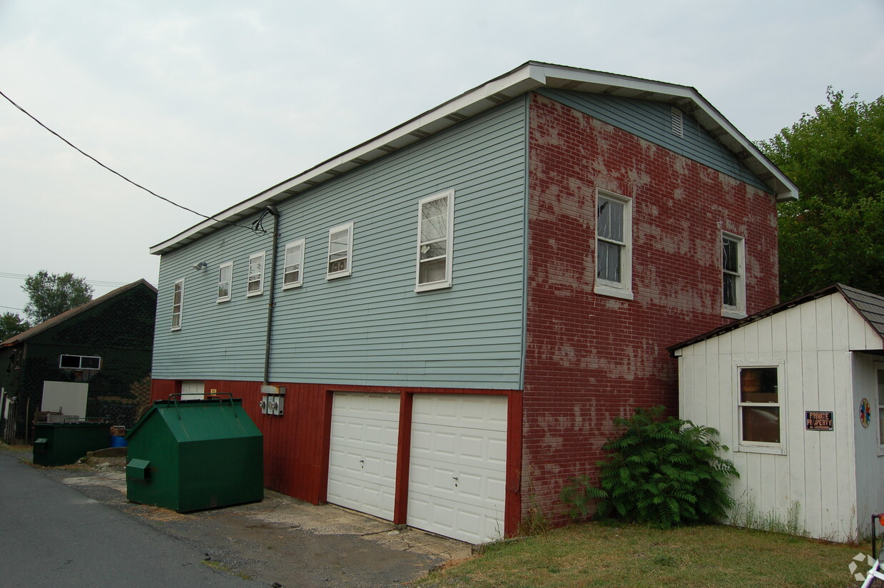 Building Photo - 108 S Main St
