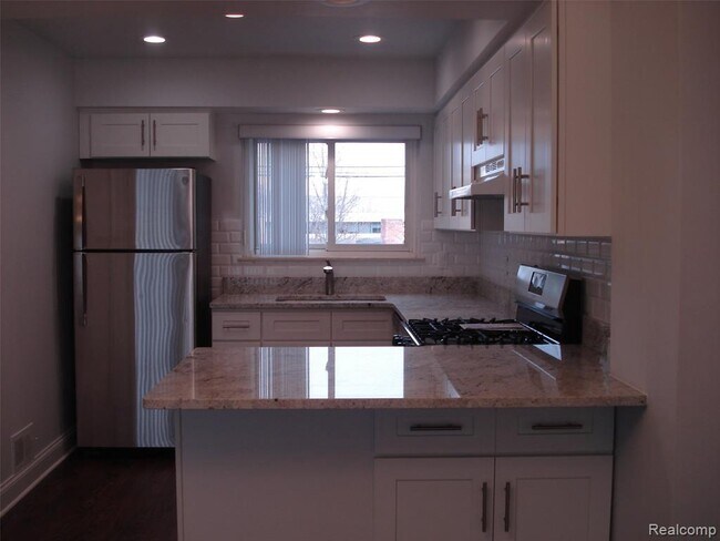 Building Photo - 825 Kirts Blvd