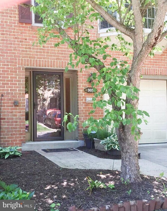Primary Photo - 905 Wild Forest Dr