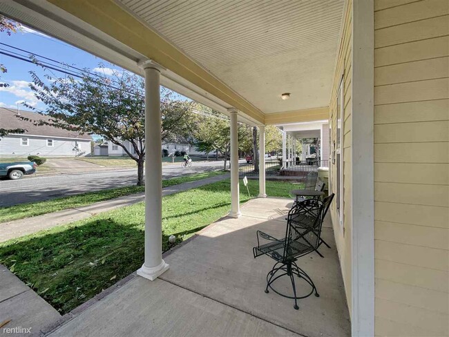 Building Photo - 2 br, 1.5 bath House - 215 Looney Ave