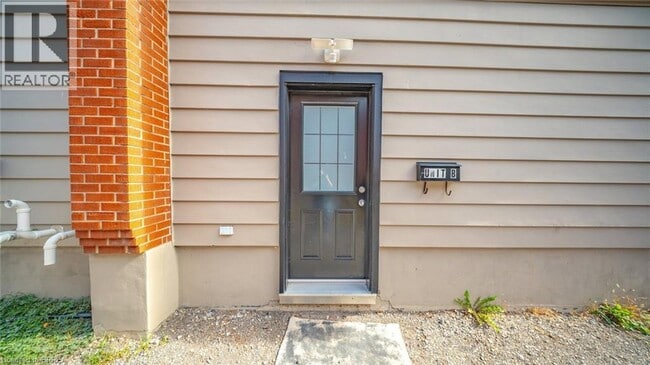 Building Photo - 138 Henry St
