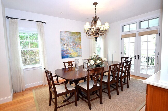 Foto del edificio - Charming Vacation Home, Furnished 4Bd/3.5Ba Home