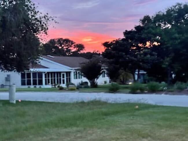 Building Photo - Enjoy the Sunset and Serenity in Spruce Creek