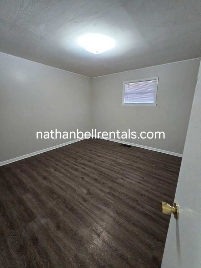 Foto del edificio - Single-Family Home: 4 bed, 2 bath