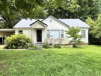 Building Photo - 621 N 28th Ave