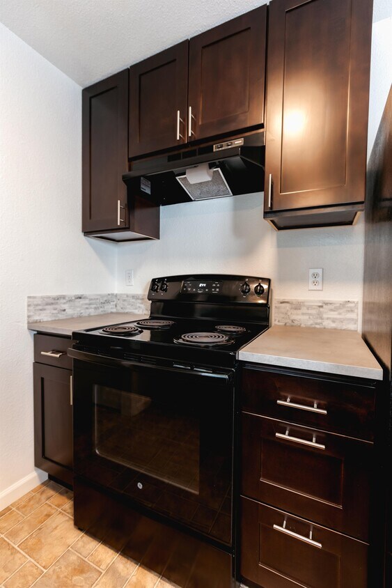 Primary Photo - 1506 S G St