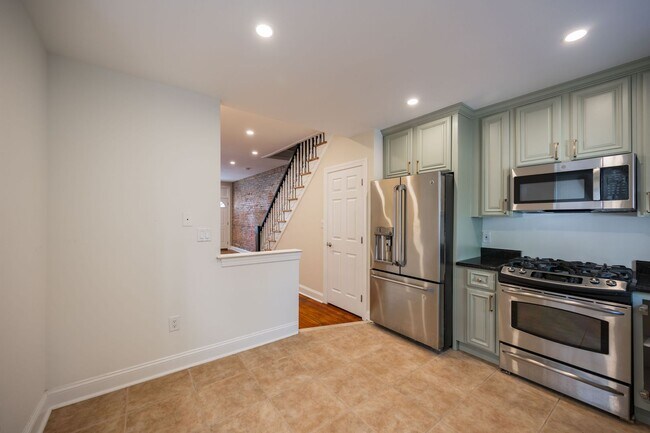 Building Photo - Renovated Point Breeze Home