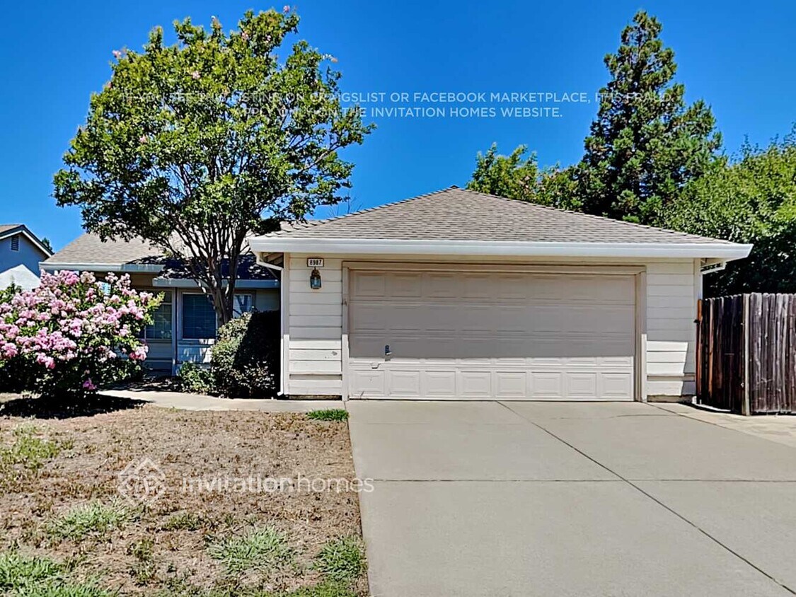 Foto principal - 8987 Meadowspring Dr