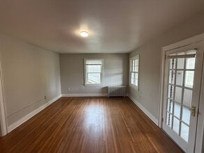 Building Photo - 1412 Park Dr