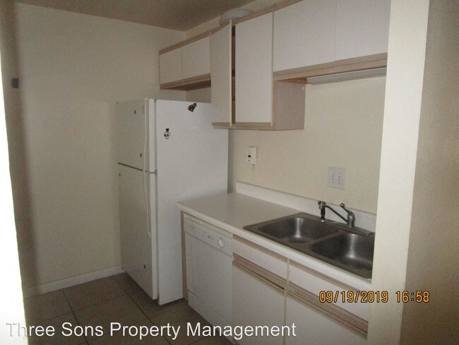 Building Photo - 902-906 Los Reyes Ct SE