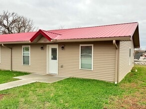 Building Photo - 1100 Red Roof Dr
