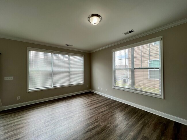 Foto del edificio - 4927 Harris Woods Blvd