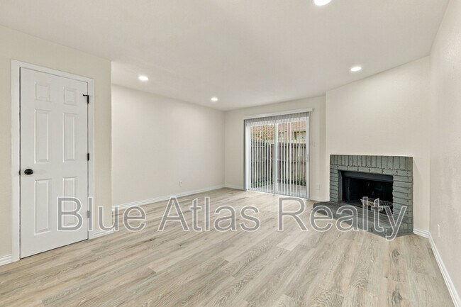 Foto del edificio - 8108 Foxfire Ln
