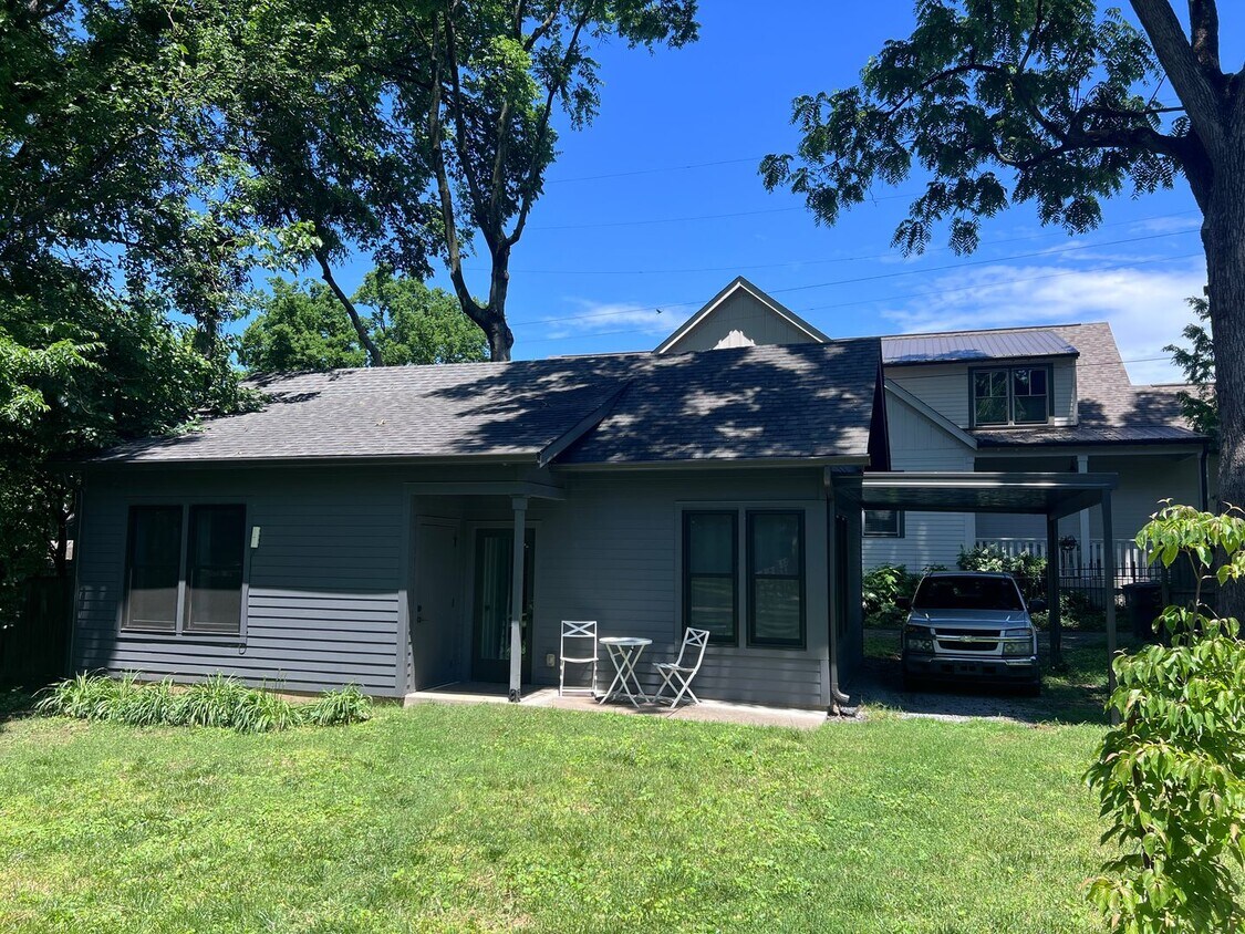 Foto principal - Simple yet tasteful living in East Nashvil...