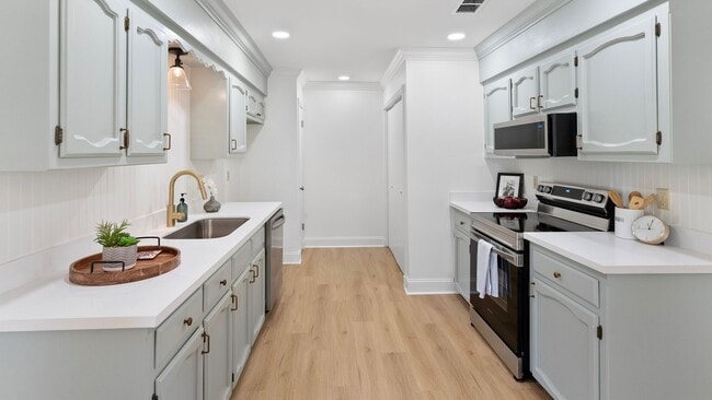Building Photo - Modern Meets Cozy on Beech St. – Updated &...