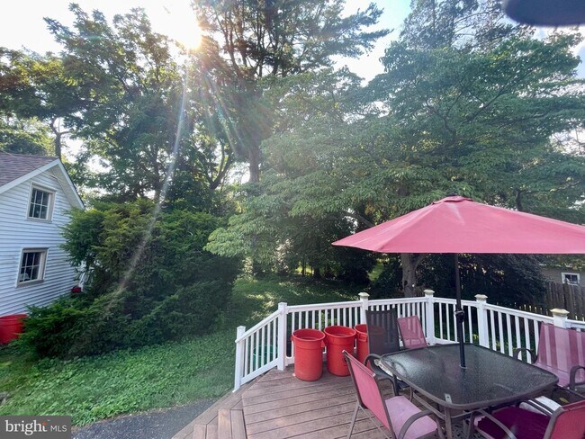 Foto del edificio - 16 Evergreen Ln