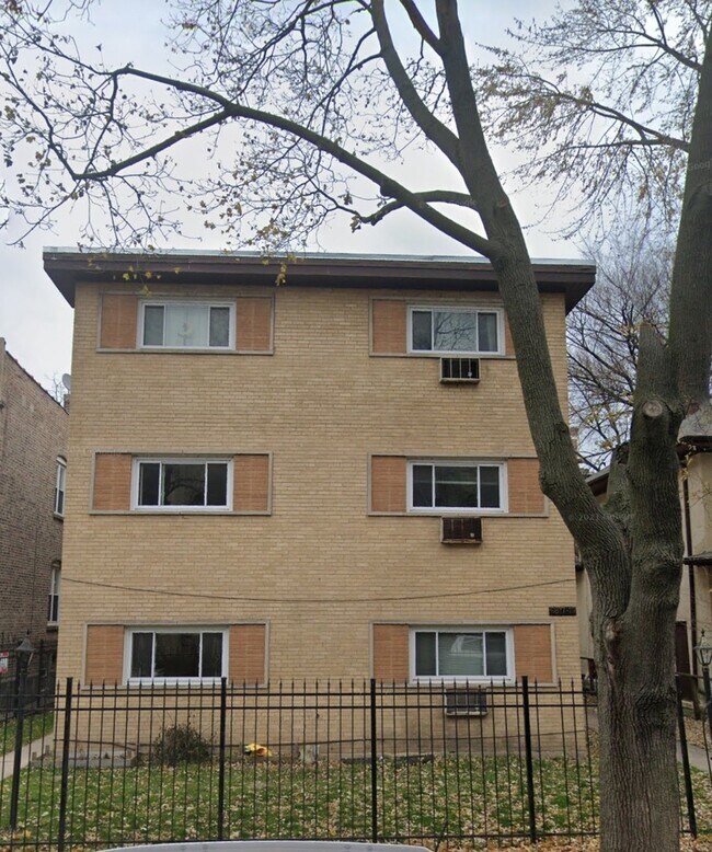 Foto del edificio - 6817 N Wayne Ave