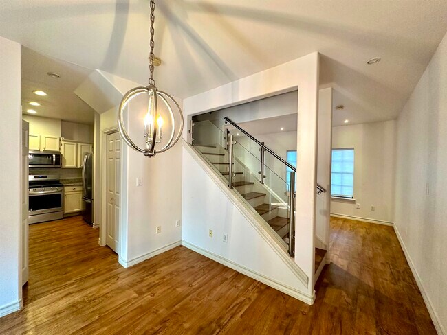 Building Photo - 2445 Monarch Dr
