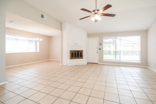 Foto del edificio - 10930 Rosewood Ct