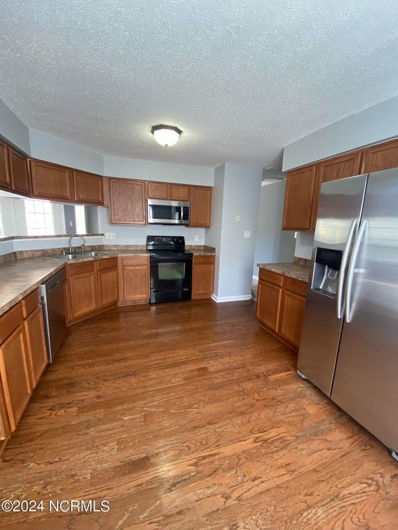 Building Photo - 3 Bedroom, 2 Bath Home - 1204 Huff Dr.