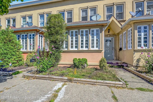 Building Photo - 114 Rushbrook St