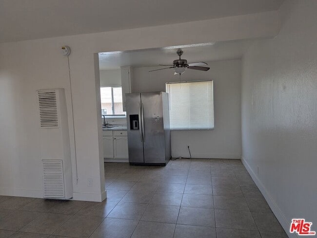 Building Photo - 959 S Soto St