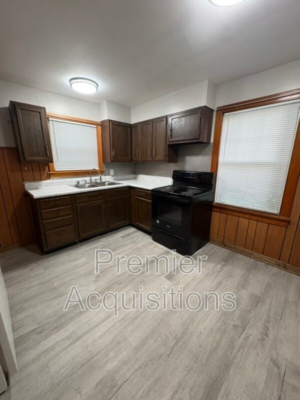 Foto del edificio - 126 E 3rd St