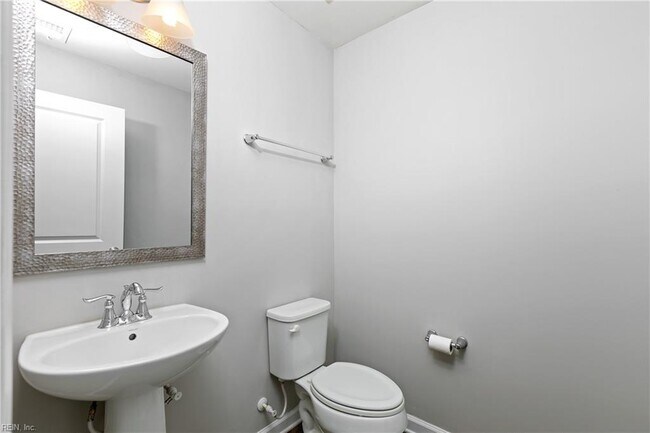 Building Photo - 509 Sloane St
