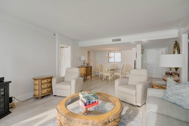 Foto del edificio - 200 Ocean Trail Way