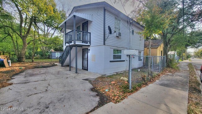 Building Photo - 2109 Grunthal St