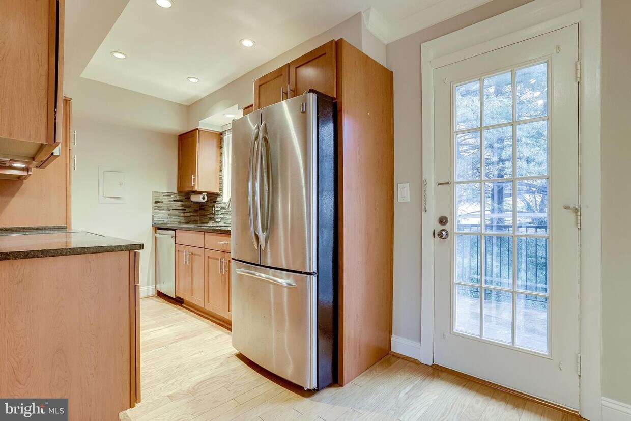 2709 S Walter Reed Dr, Arlington, VA 22206 Townhome Rentals in