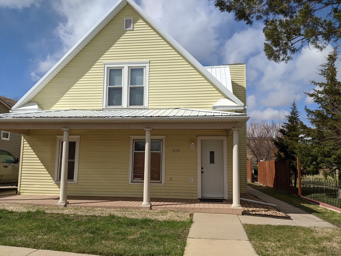 Primary Photo - 208 W 2nd Ave