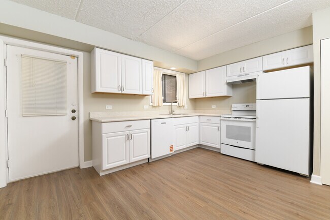 Building Photo - 953 N Rohlwing Rd