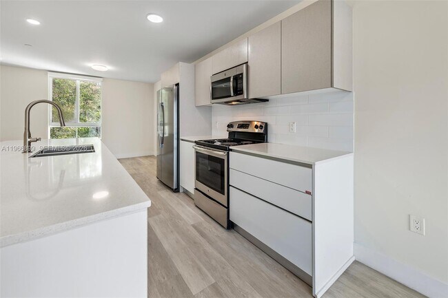 Building Photo - 2561 NE 193rd St