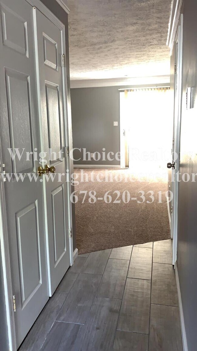 Foto del edificio - Lithonia Townhome 2 Bedrooms 2 1/2 Baths
