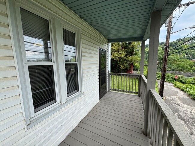 Building Photo - 1341 Herrod St