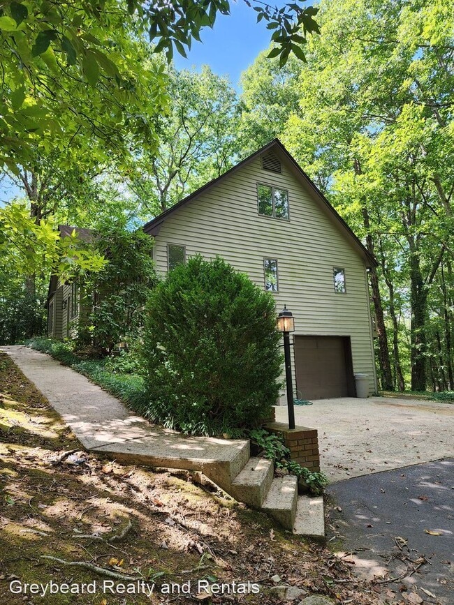 Building Photo - 4 br, 4.5 bath House - 9 Sunny Ridge Dr