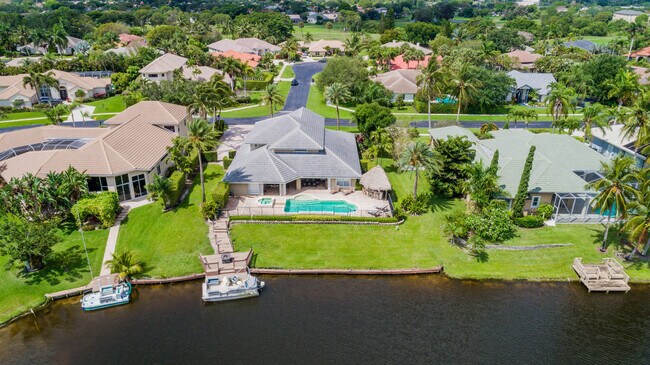 Foto del edificio - 2144 Henley Pl