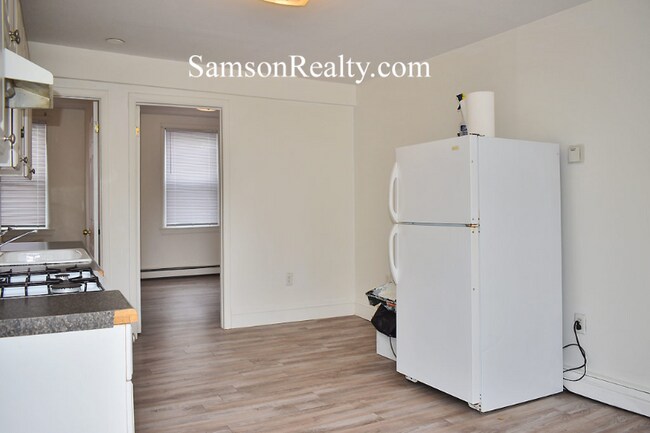 Building Photo - 106 Ives St