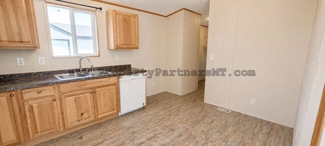 Building Photo - 118 Sunlight Ave
