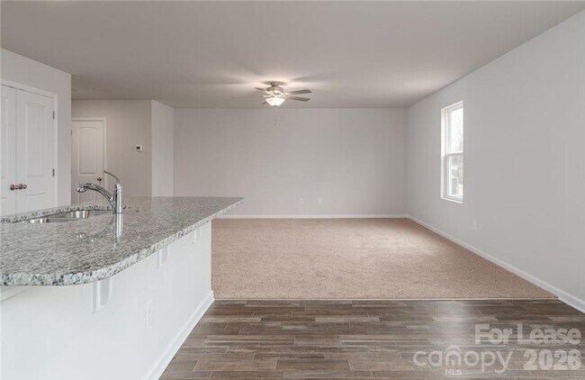 Foto del edificio - 4619 Hazelburn Dr