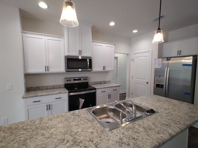 Building Photo - 584 Grayson Ave